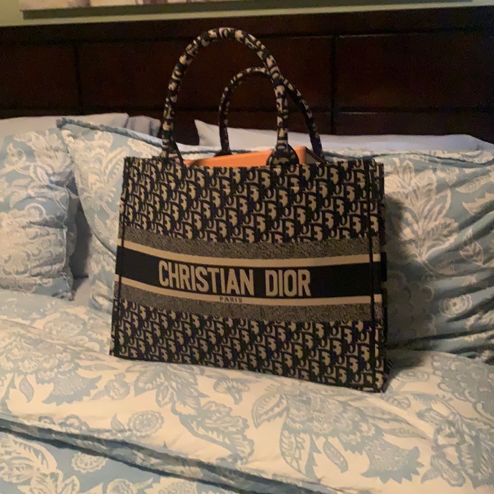 Selling this beautiful bag don’t know much about this brand Christian Dior